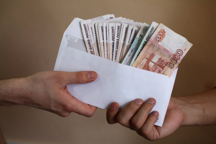 Красногорцам напомнили о последствиях получения зарплаты «в конверте»