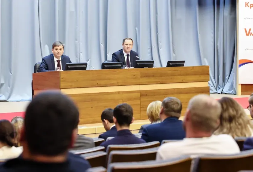 Дмитрий Волков провел оперативное совещание по подготовке к летней оздоровительной кампании и вопросам ЖКХ