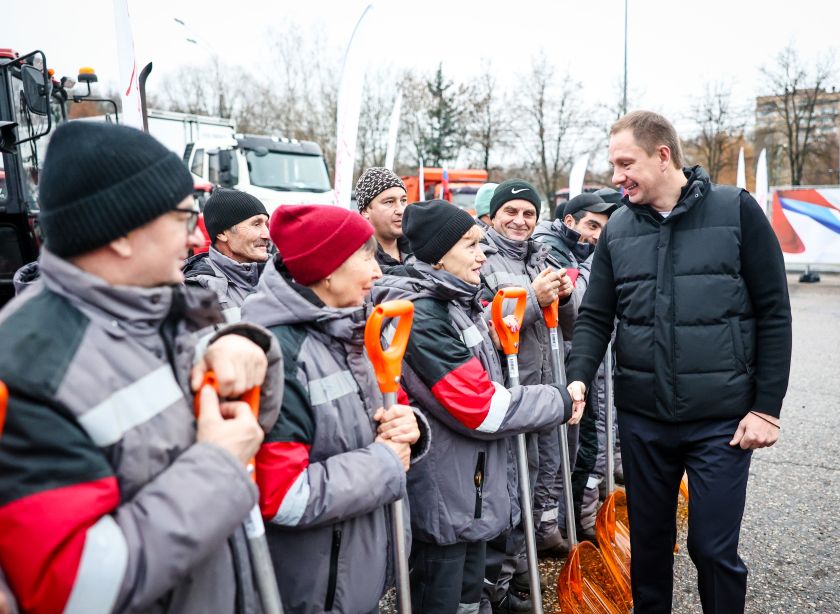 Дмитрий Волков поздравил работников бытового обслуживания и жилищно-коммунального хозяйства с профессиональным праздником