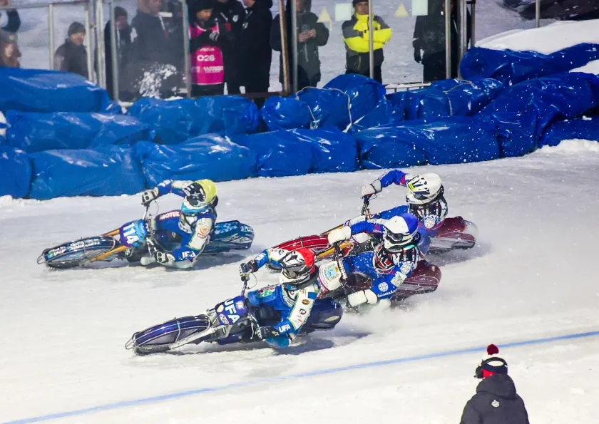 Дмитрий Волков открыл финал Личного Чемпионата России по ледовому спидвею в Красногорске