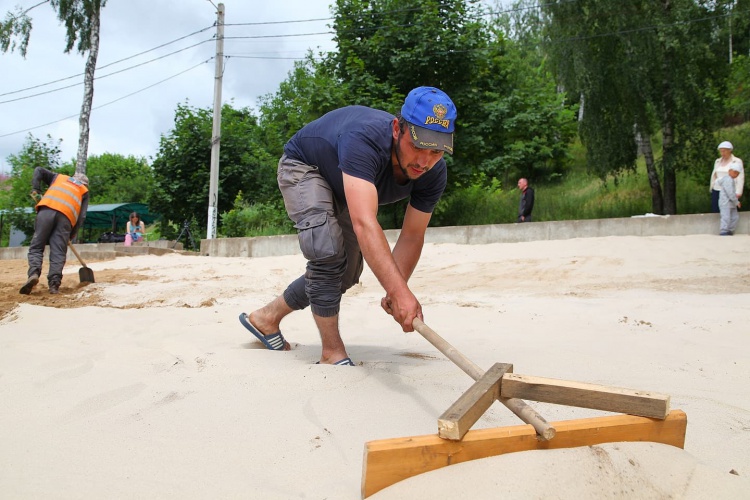Кварцевый песок завезли на пляж в Красногорске