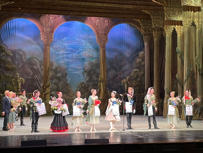 Красногорские артисты представили праздничный концерт народно-сценического танца