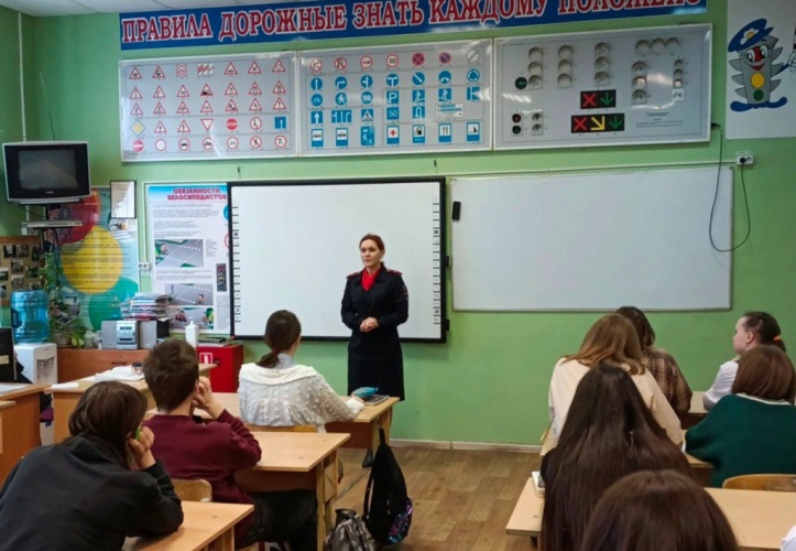 Сотрудники полиции в Красногорске провели профилактические беседы в образовательных учреждениях