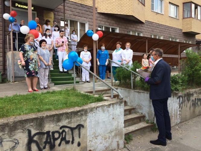 Медиков Путилковской амбулатории чествовали накануне праздника