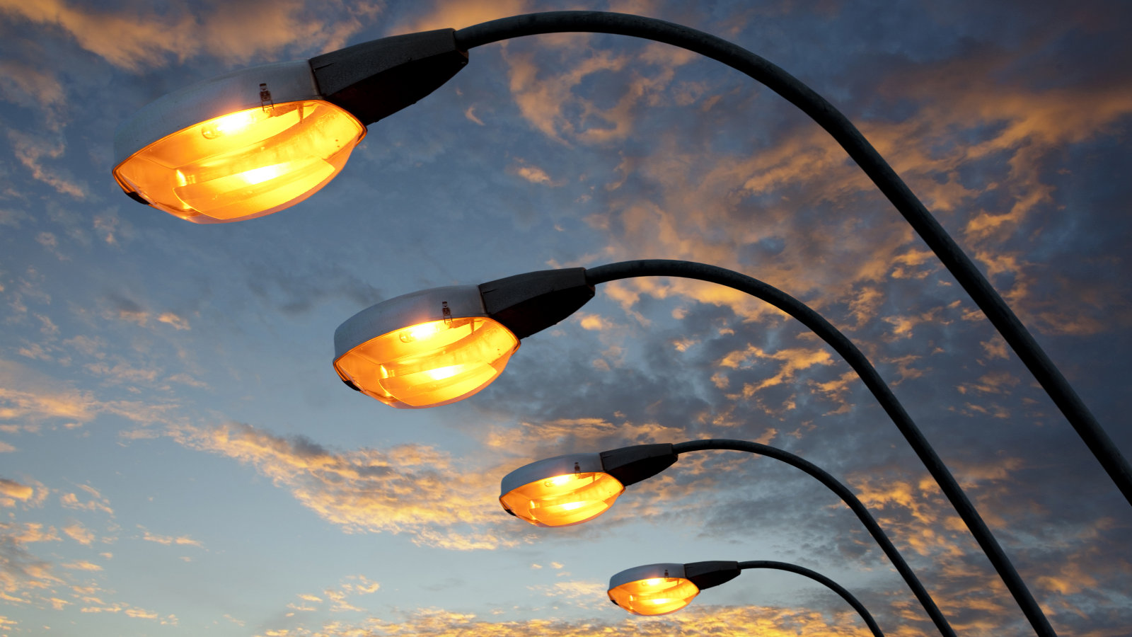В Московской области с начала года установлено и модернизировано около 4 тысяч уличных светильников