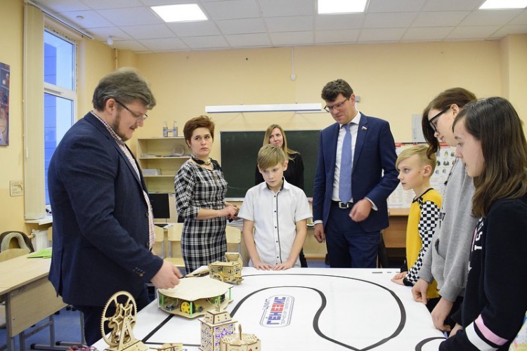 Депутат Госдумы посетил Красногорский Кванториум и школу № 18