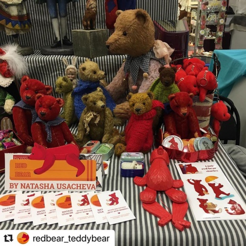Красногорский Красный мишка стал участником выставки кукол в Москве