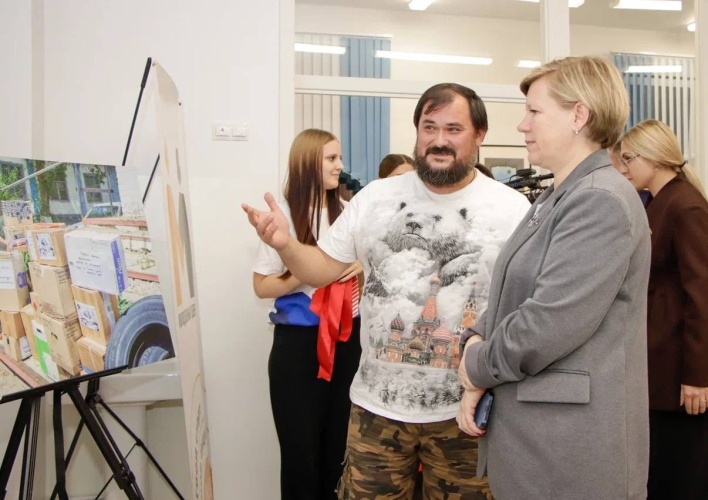 Выставка «Защитники Земли Русской» открылась в Молодежном центре