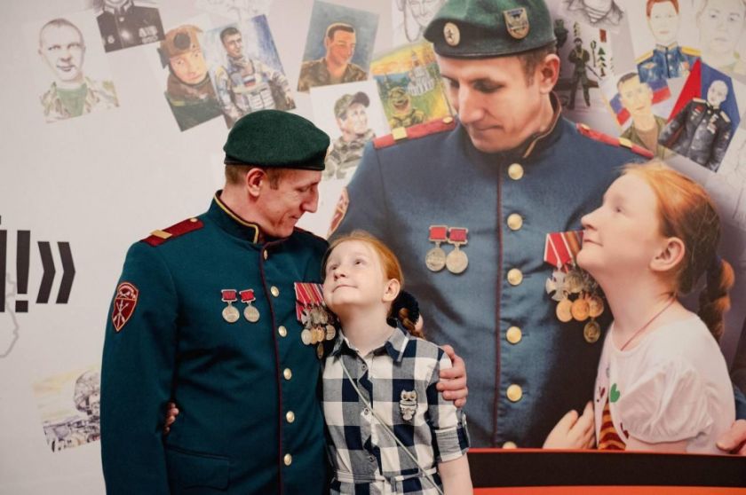 В Государственной Думе открылась выставка «Мой папа – Герой!»