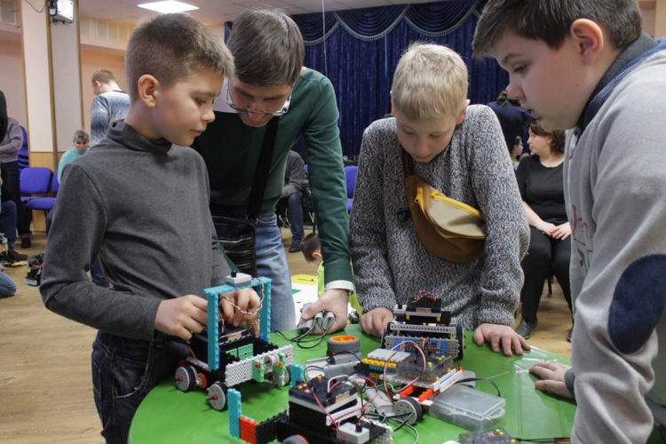 В поселке Архангельское прошли соревнования по робототехнике