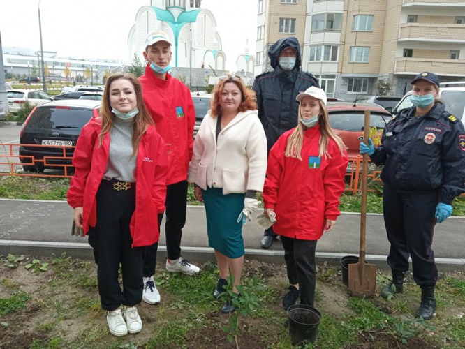В Красногорске полицейские и общественники присоединились к акции «Лес Победы»