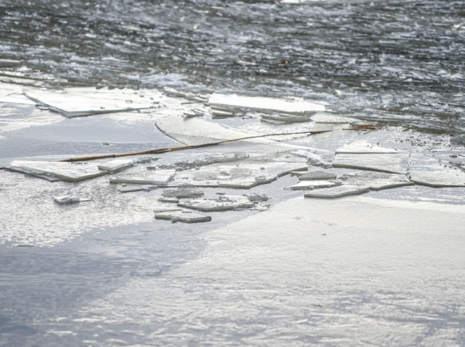 Провалившегося под лед рыбака спасли в Красногорске