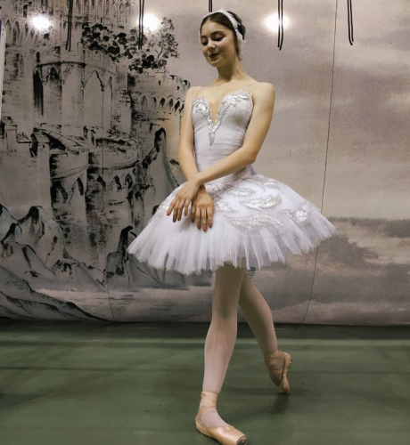 Балерина из Красногорска исполнила «Pas de Trois» в постановке «Лебединое озеро»