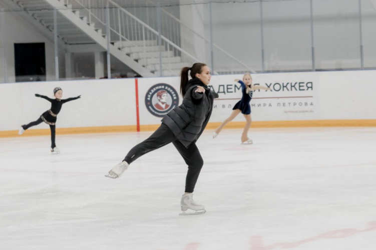 Алина Загитова провела мастер-класс для юных фигуристов на льду «Красногорск Арены»