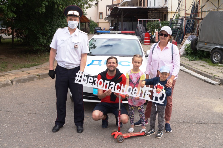 «Безопасный двор» - красногорские автоинспекторы провели профилактическую акцию
