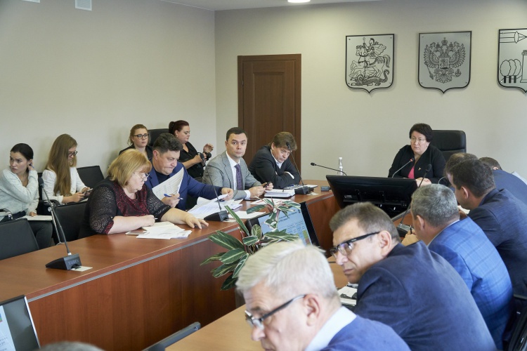 Итоги масштабного ремонта улично-дорожной сети обсудили в Красногорске