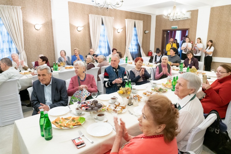 В Красногорске поздравили 80- и 85-летних юбиляров