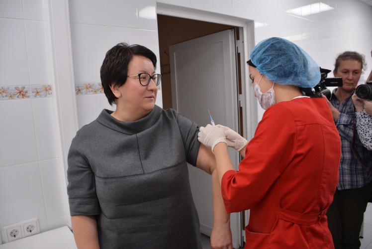 Эльмира Хаймурзина сделала прививку от гриппа в Поликлинике №3 Красногорска