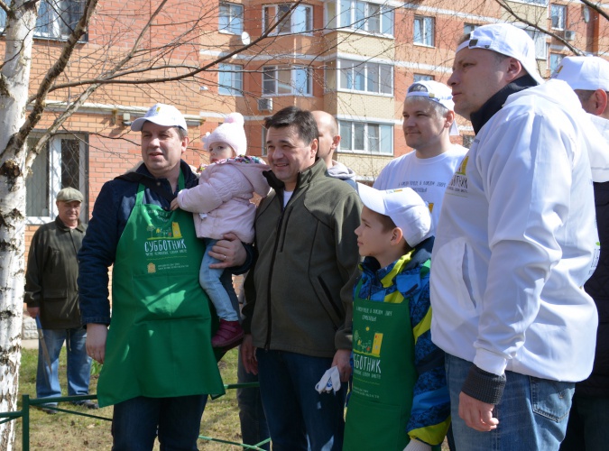 Андрей Воробьев принял участие в субботнике в Архангельском