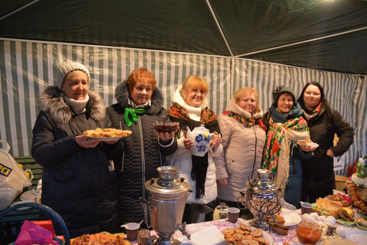 Жители одного из дворов в Красногорске организовали праздник Масленицы для соседей