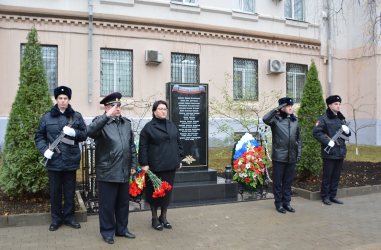 Красногорские полицейские установили памятник погибшим товарищам