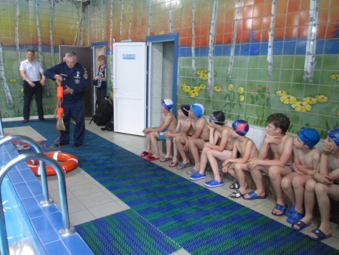 За лето в Московской области более 37 тысяч детей приняли участие в акции «Научись плавать»