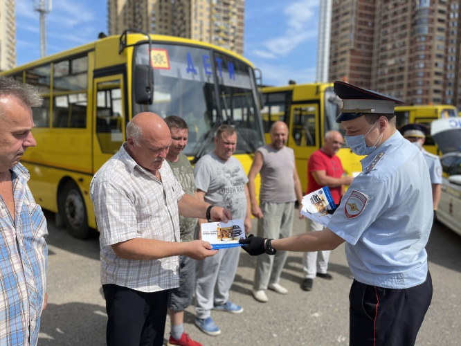 Рабочую встречу с водителями общественного транспорта провели красногорские автоинспекторы