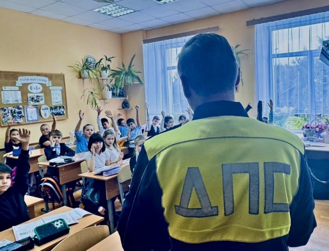 ПОДМОСКОВНЫЕ ГОСАВТОИНСПЕКТОРЫ ПРОВОДЯТ «УРОКИ БЕЗОПАСНОСТИ»