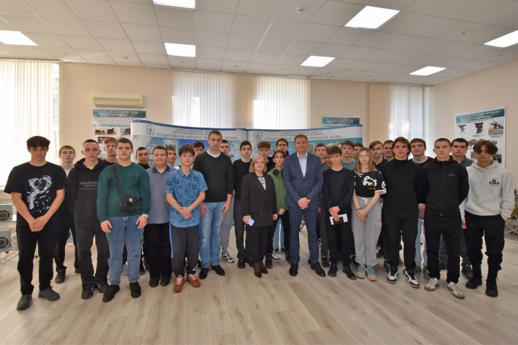 Более 600 учащихся из разных регионов России посетили предприятия «Швабе»