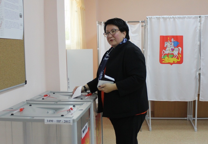 Председатель Мособлизбиркома проголосовала в Красногорске