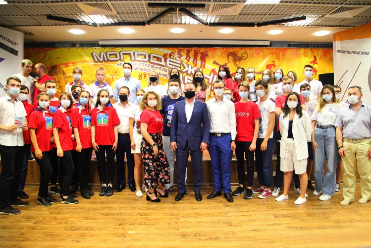 1200 молодых красногорцев вступили в волонтерское движение