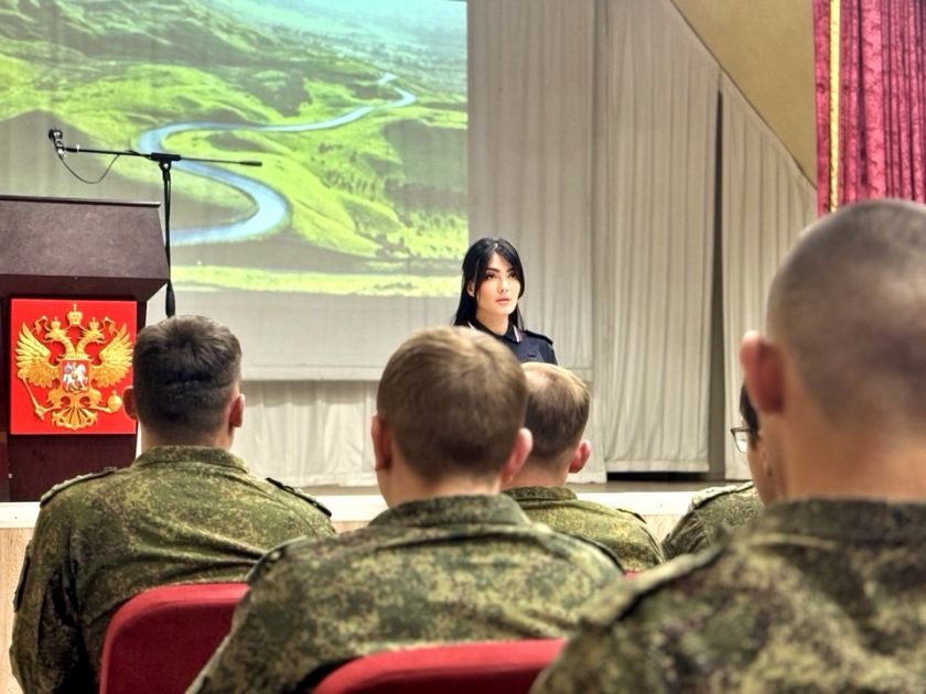 В подмосковном Красногорске состоялась встреча сотрудников Госавтоинспекции с личным составом инженерно-маскировочного полка