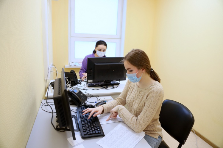 Волонтёры помогают врачам в Красногорской поликлинике №3