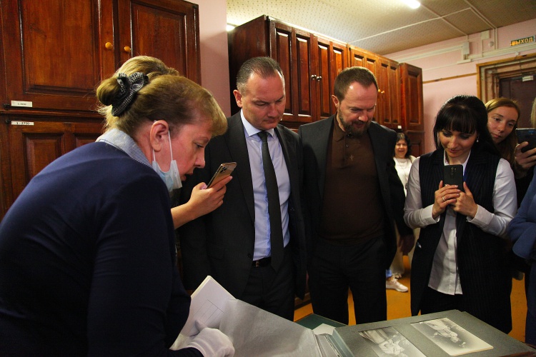Алексей Спасский поздравил сотрудников РГАКФД с Международным днем архивов