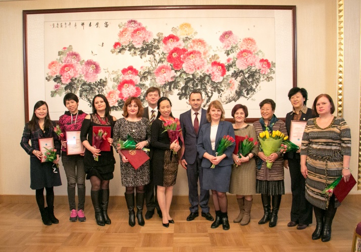 Женщин руководителей поздравили с праздником весны