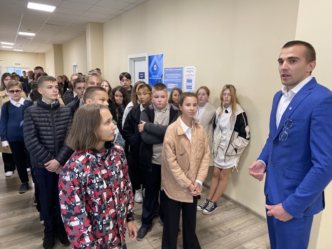 Красногорским школьникам провели экскурсию по станции Скорой помощи