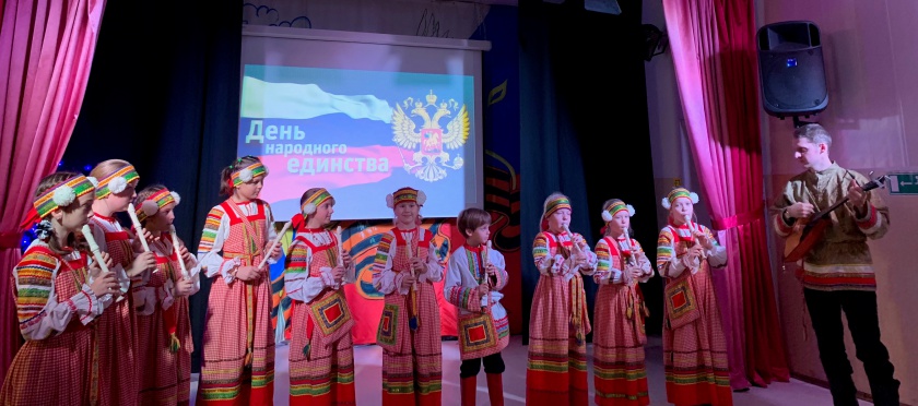 Праздничный концерт "У нас единая Россия, у нас единая семья"