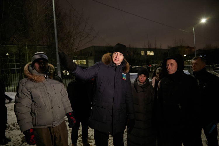 Дмитрий Волков проверил качество уборки снега в Чернево-2