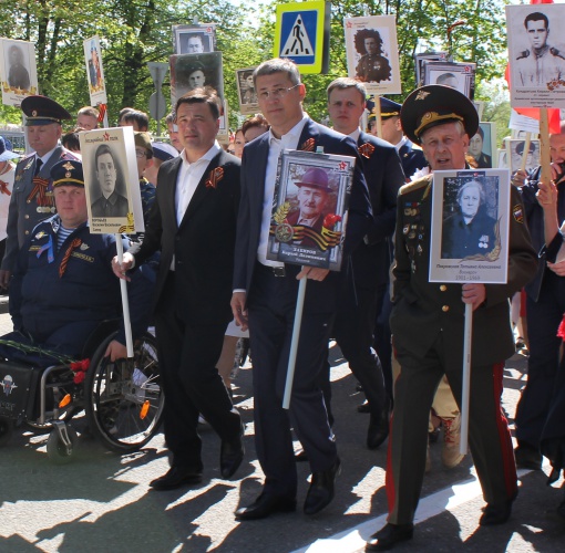 Андрей Воробьев принял участие в шествии «Бессмертный полк» в Красногорске