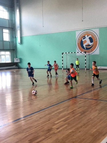 В Петрово-Дальнем проходит турнир по мини-футболу