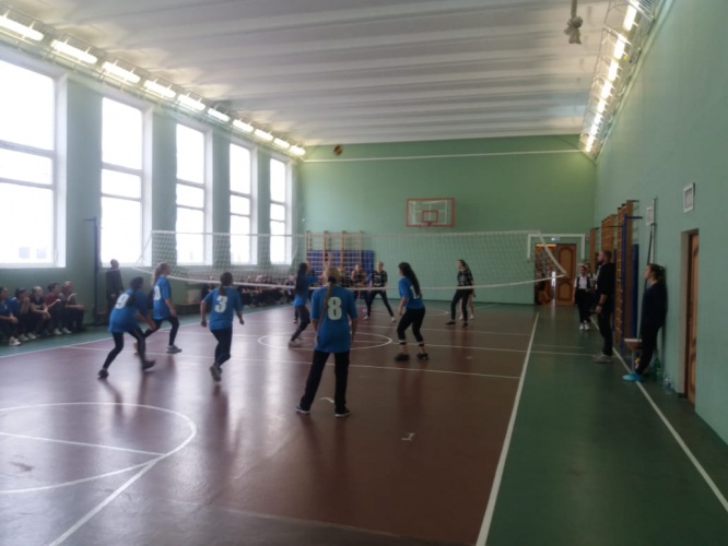 Финальные игры по волейболу прошли среди команд девочек
