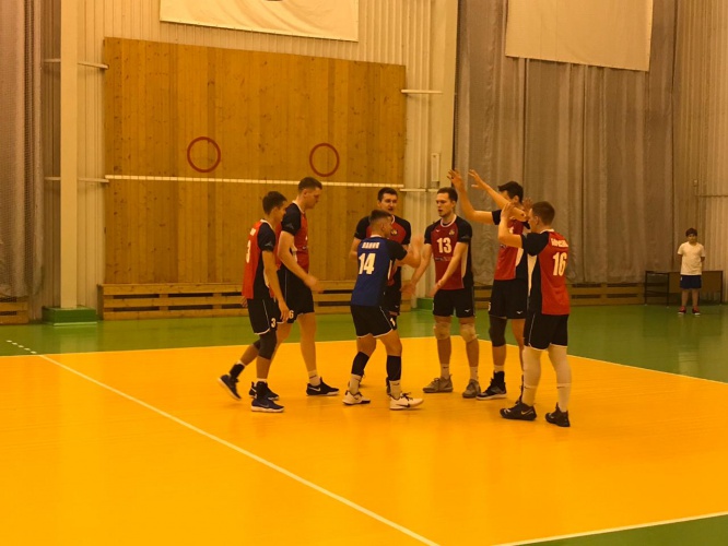 Волейбольная команда из Красногорска одержала две победы с одинаковым счетом