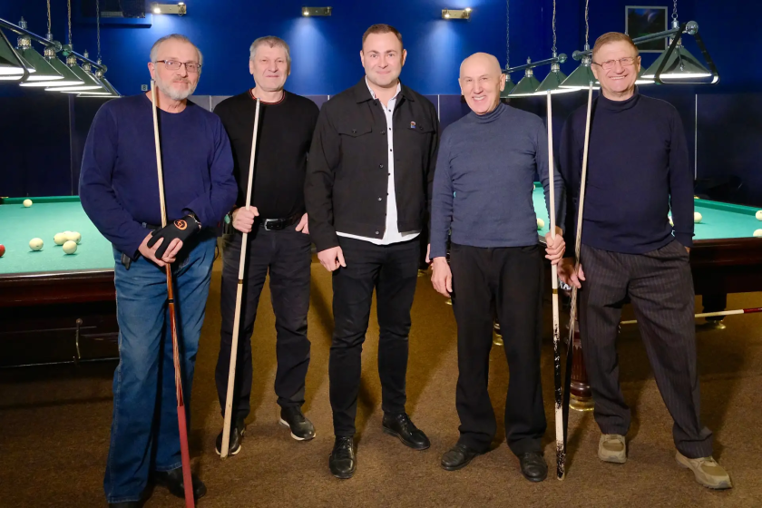 В Красногорске участники программы «Активное долголетие» осваивают русский бильярд