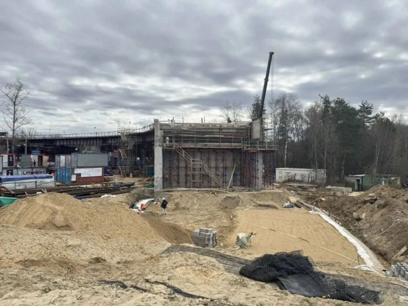 В Красногорске продолжается строительство путепровода, который соединит улицы Ольховую и Мира