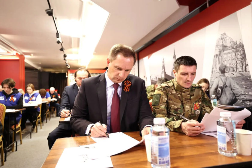 Дмитрий Волков принял участие в «Диктанте Победы» в преддверии 81-й годовщины Великой Победы