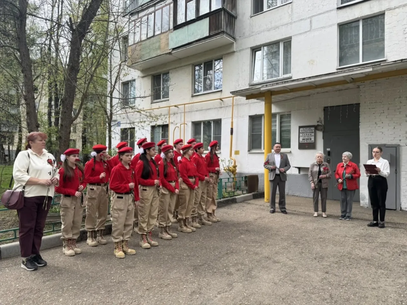 В Красногорске прошли торжественные возложения цветов к мемориальным доскам в честь Героев Советского Союза -  Георгия Матвеевича Ленева и Николая Степановича Угрюмова