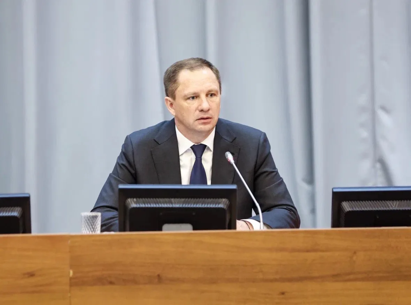 Дмитрий Волков провел оперативное совещание по вопросам летнего благоустройства и подготовки к детской оздоровительной кампании