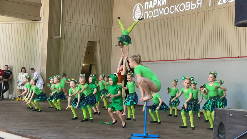 Танцевально‑акробатическое шоу Цирка сестер Фоминых прошло в Городском парке Красногорска