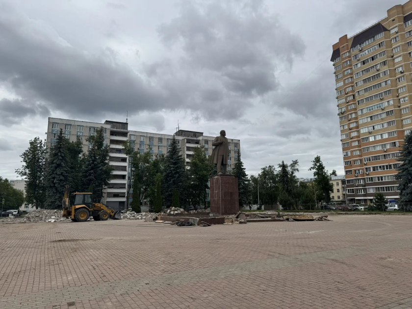 По программе «Комфортная городская среда» на площади Оптиков начались работы по благоустройству