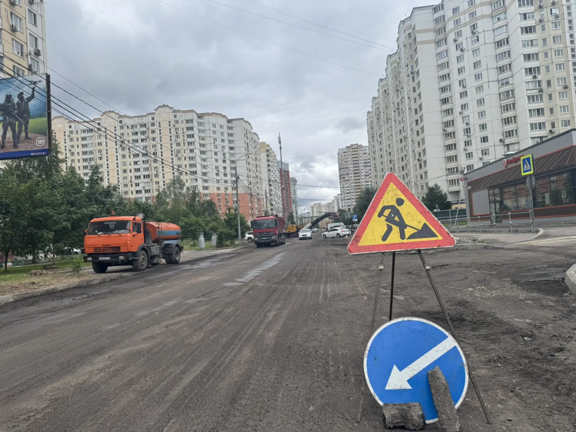 Ремонт дороги на Павшинском бульваре в Красногорске планируют завершить до конца июня  